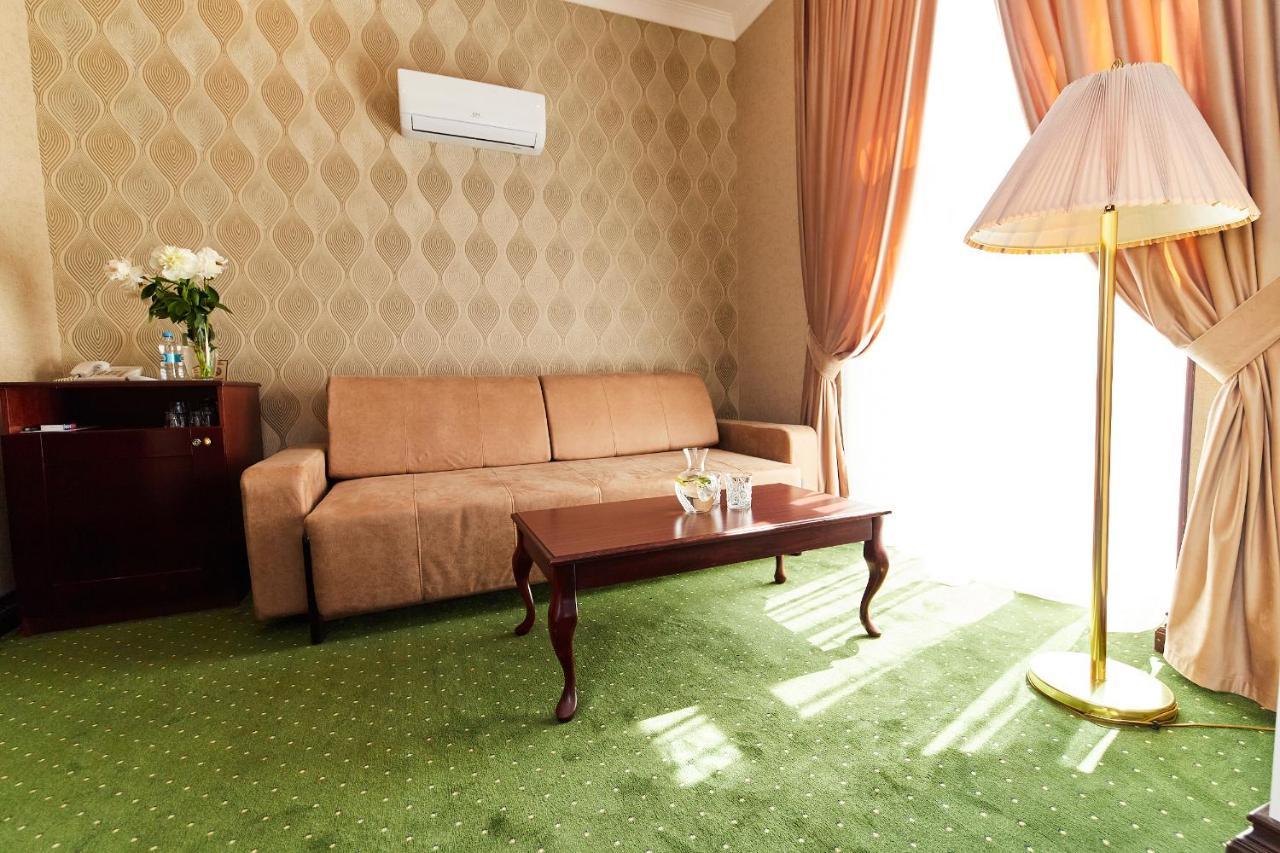 Arcadia Plaza Hotel Odessa Esterno foto