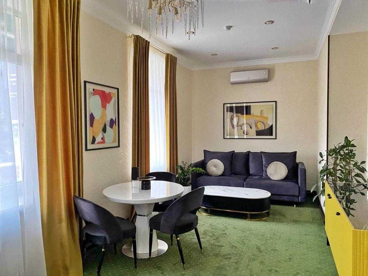 Arcadia Plaza Hotel Odessa Esterno foto