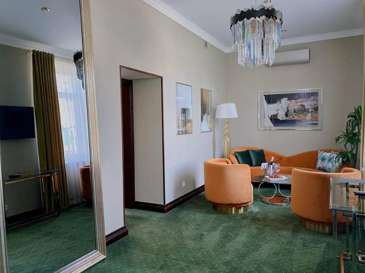 Arcadia Plaza Hotel Odessa Esterno foto