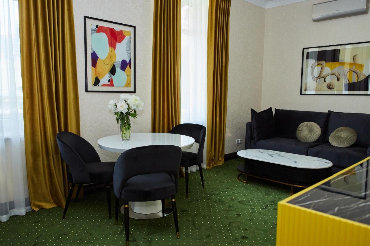 Arcadia Plaza Hotel Odessa Esterno foto