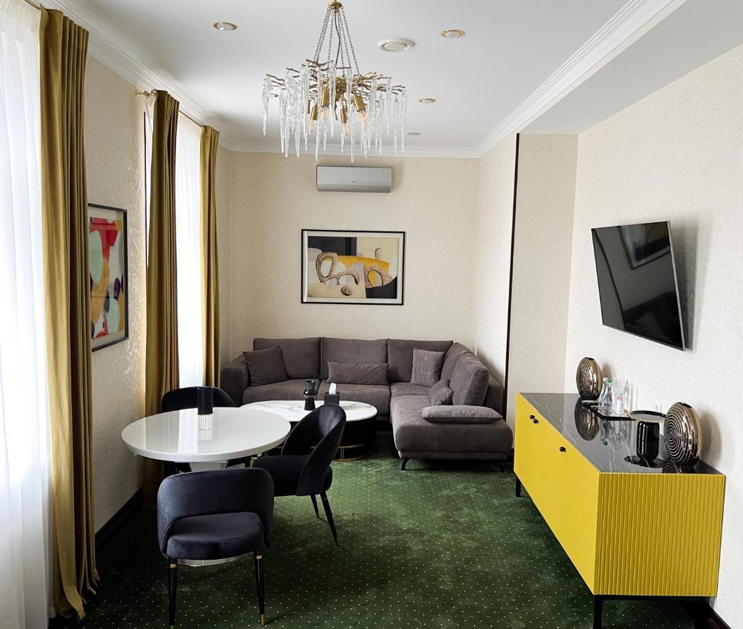 Arcadia Plaza Hotel Odessa Esterno foto