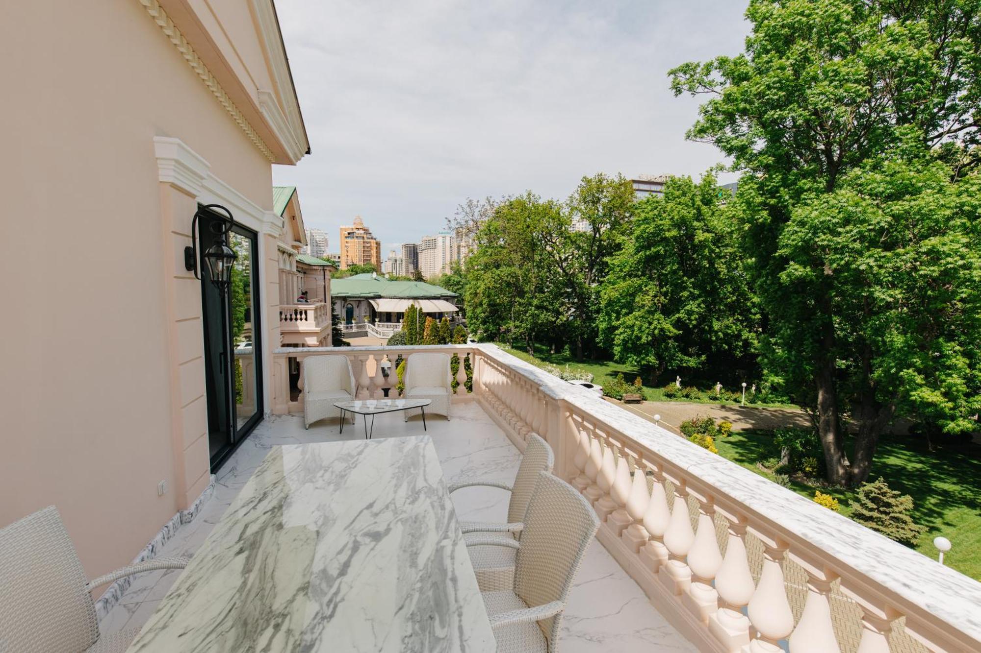 Arcadia Plaza Hotel Odessa Esterno foto